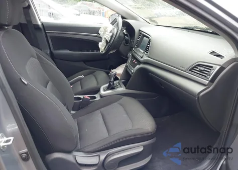 2017 Hyundai Elantra Value Edition z USA, uszkodzony, nr VIN 5NPD84LF4HH207202